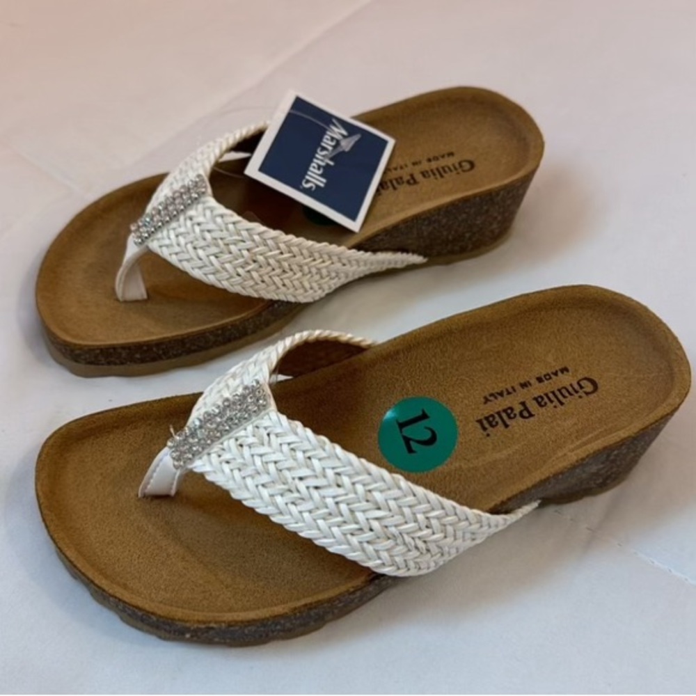 Giulia Palai white sandals.